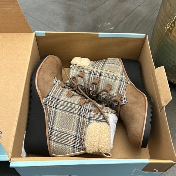 LifeStride Zone Lace Up Wedge Bootie (WIDE) - Picture 2 of 9